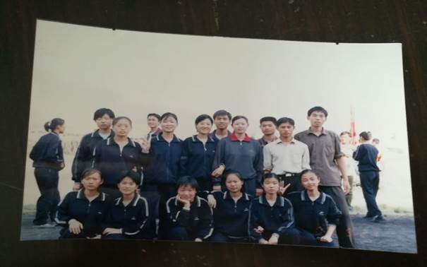 说明: C:\Users\Administrator\Desktop\校友会工作\校友会工作\beat365在线唯一官网历届校友照片\毕业照\9F9A4A6C02D8AF04964884E735DF0F0B.jpg