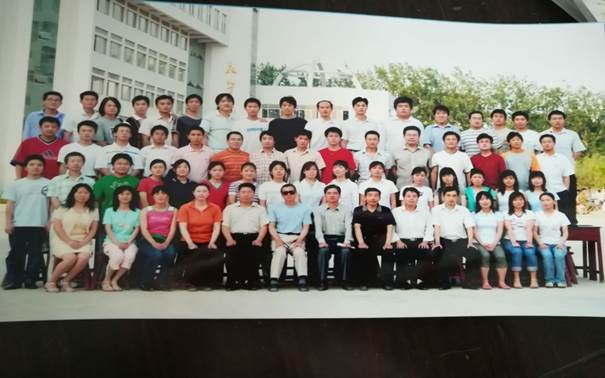 说明: C:\Users\Administrator\Desktop\校友会工作\校友会工作\beat365在线唯一官网历届校友照片\毕业照\E5114E7A7EFAF368C6A4C4AE8ACAD529.jpg