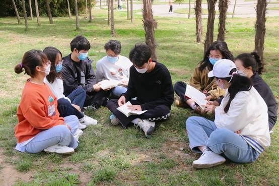 说明: C:\Users\Administrator\Desktop\beat365在线唯一官网 党史宣讲团举办“春深时读书，养一身浩然”小橘灯读书交流活动\图片和视频\图片1.jpg